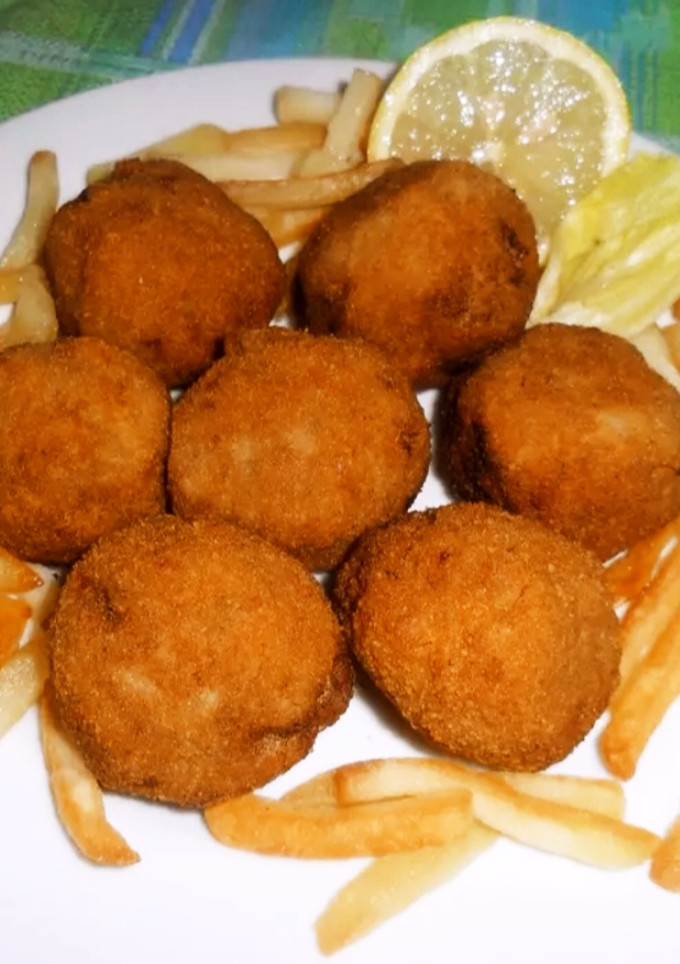 Una foto de Albóndigas caseras rebozadas y fritas