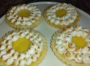 Una foto de Minis lemon pie