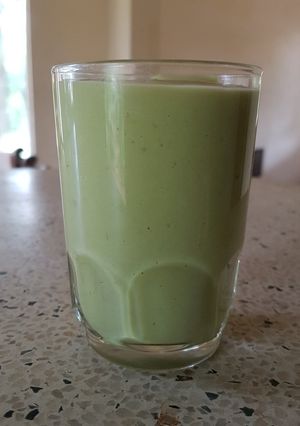 A picture of Banana Avacado milkshake.