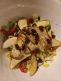 Ensalada de pollo, manzanas y pasas con salsa de kéfir 🍎🍶