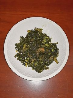 Una foto de Acelgas con cebolla y aguacate