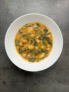 Una foto de Potaje de garbanzos con espinacas
