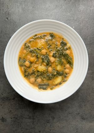 Una foto de Potaje de garbanzos con espinacas