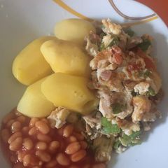 A picture of Boiled Irish Potatoes & Omelette.