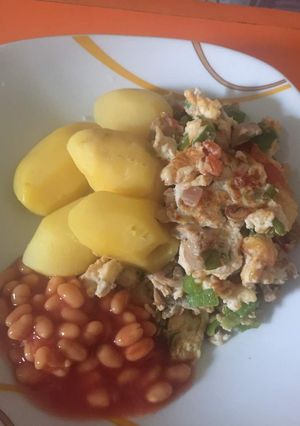 A picture of Boiled Irish Potatoes & Omelette.