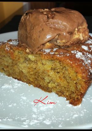 A picture of Apple cinnamon and almond cake.