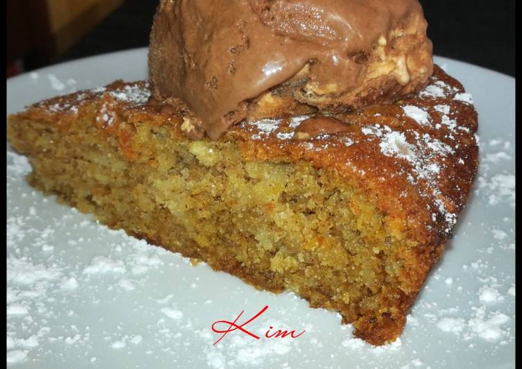 Apple cinnamon and almond cake