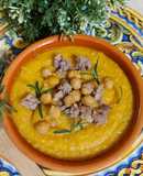 Vellutata di zucca e ceci con salsiccia