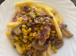 Baconos-zöldséges csirkemell hasábburgonyával recept fotója