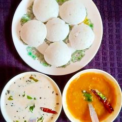 A picture of Idli.