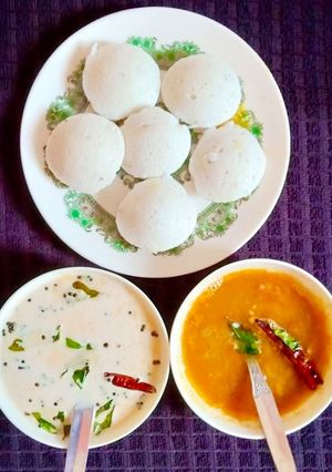 A picture of Idli.