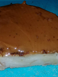Una foto de Budín de pan sin caramelo solo con dulce de leche