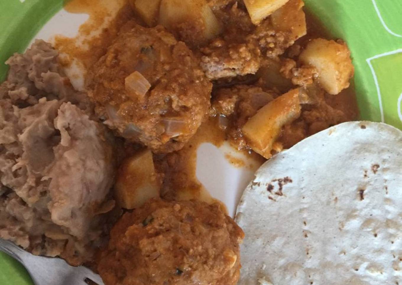 Alb贸ndigas con papa 馃 y huevo 馃 馃構