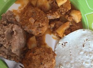 Una foto de Albóndigas con papa 🥔 y huevo 🥚 😋