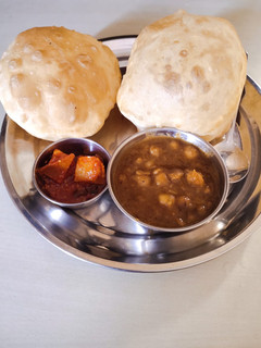 छोले भटूरे(chole bhature recipe hindi) रेसिपी मुख्य फोटो
