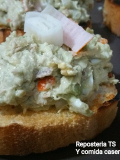 Foto principal de Montaditos de aguacate y crema de queso