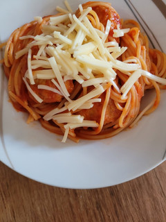Húsgombócok paradicsomszószban spagettivel recept fotója
