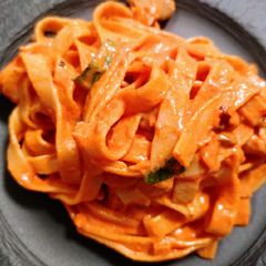 A picture of Tagliatelle and chicken in vodka sauce.