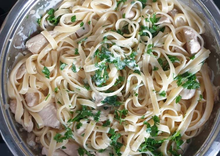 EMPFOHLEN! geheime Rezepte macht Fettuccine mit Hähnchen und Austernpilzen