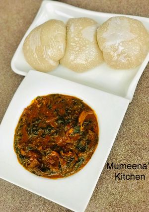 A picture of Ogbono soup with white amala.