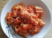 Una foto di sugo estivo