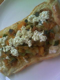 Una foto de Hojaldre de verduras y requesón