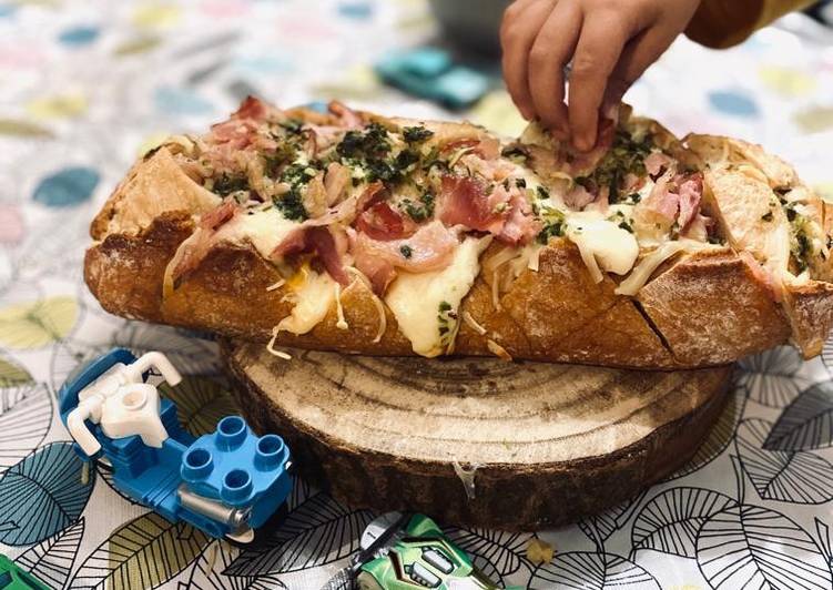 Pan relleno de mucho queso y bacon para niños 🧀