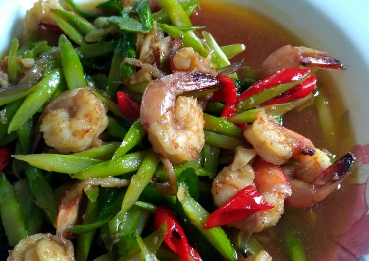 Bagaimana Menyiapkan Asparagus with shrimp, Enak