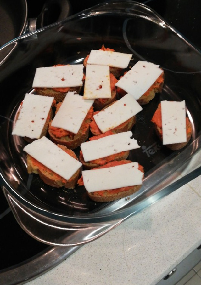Una foto de Tostas con sobrasada y havarti