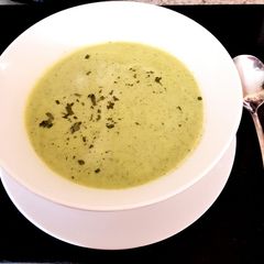 A picture of Courgette & Tarragon Soup 😀.