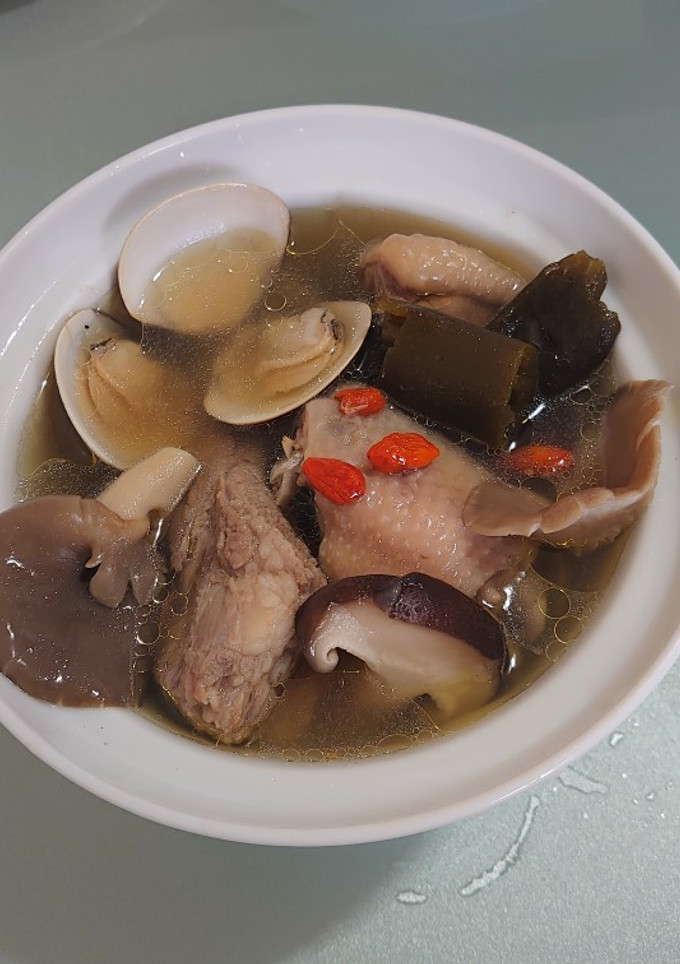 剝皮辣椒排骨雞湯 的食譜成品照片