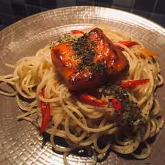 Spaghetti aglio e olio with salmon grill রেসিপির প্রধান ছবি