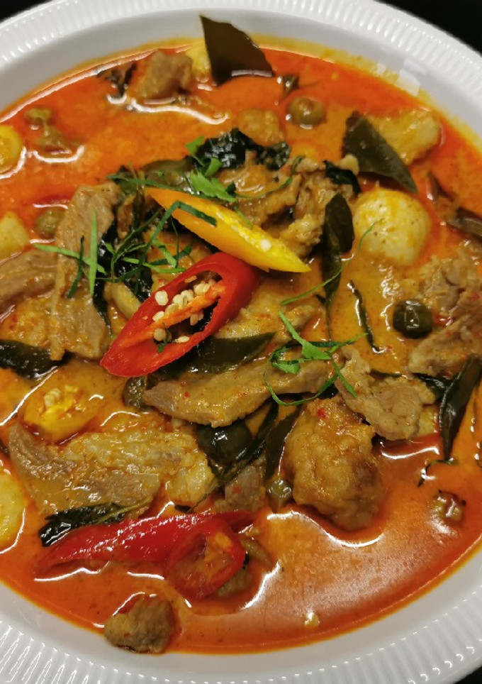 A picture of Panaeng Curry with Pork.