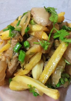 Hình của món Khoai xào thịt.