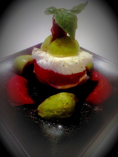 Foto di Caprese con fichi e prosciutto crudo