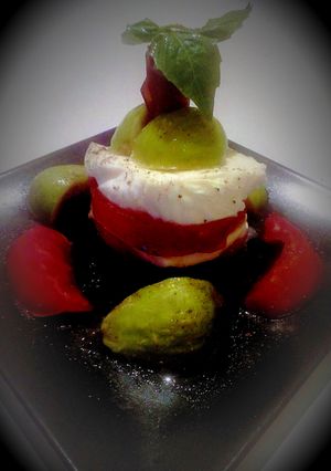 Foto di Caprese con fichi e prosciutto crudo