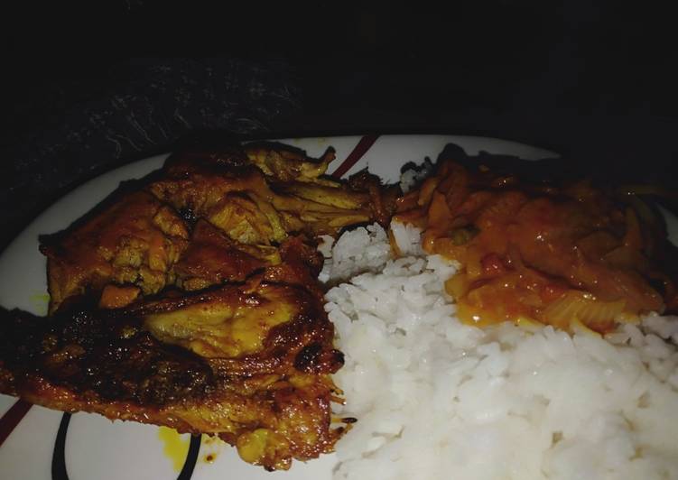 Marinated chicken, served with coconut sauce n rice