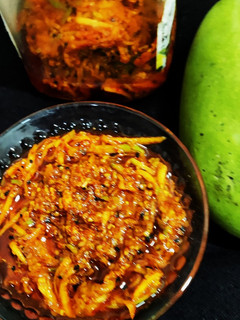 कच्चे आम का लच्छा अचार (kacche aam ka lacha achar recipe in Hindi) रेसिपी मुख्य फोटो