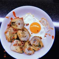 Una foto de Alcachofas con jamón y huevo