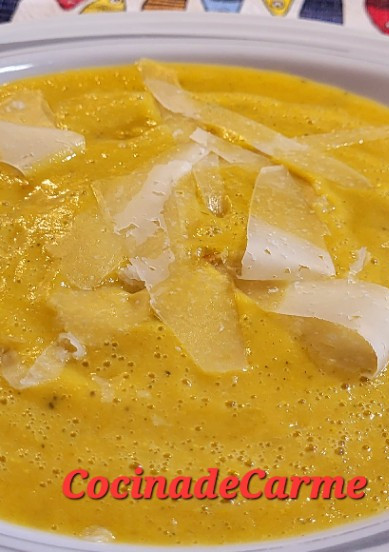Una foto de Crema vegetal al queso