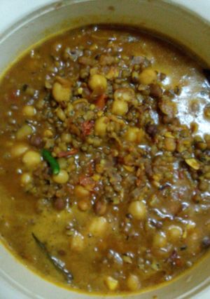 A picture of Daal makhni.