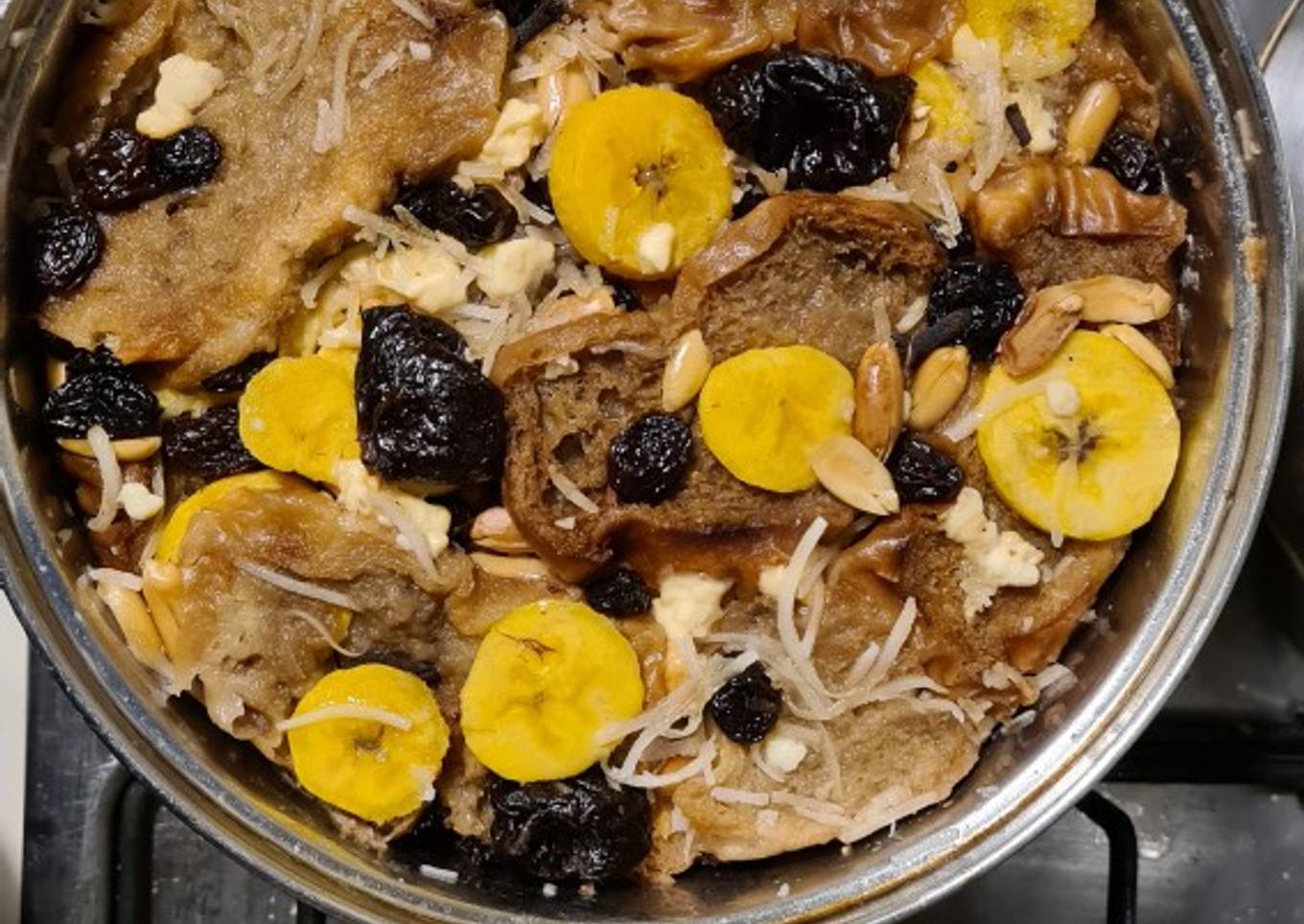 Capirotada en cazuela