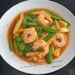 A picture of Stir Fried Sugar Snaps & Baby Corn With White Shrimps.