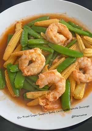 A picture of Stir Fried Sugar Snaps & Baby Corn With White Shrimps.