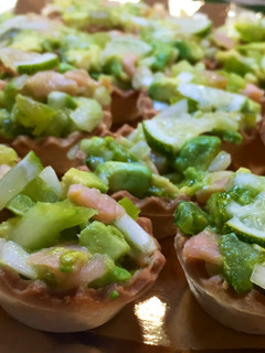 Una foto de Tartaletas de salmón y aguacate para cualquier día ¡facilísimas!