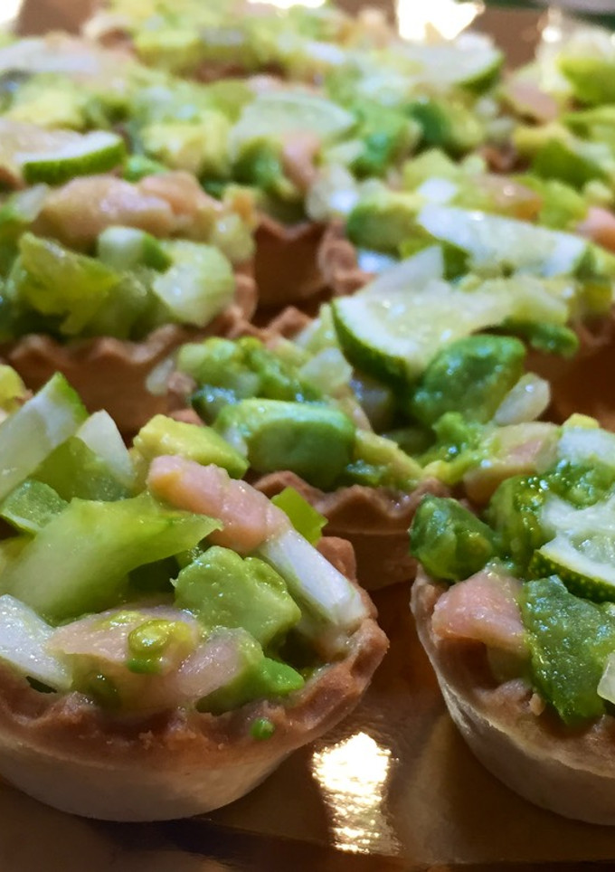 Una foto de Tartaletas de salmón y aguacate para cualquier día ¡facilísimas!