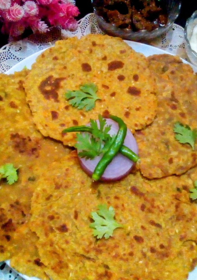वेजिटेबल मसाला ज्वार थेपला रेसिपी मुख्य फोटो