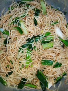 รูปของ หมี่ซั่วผัดต้นกระเทียม