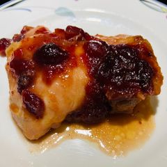 A picture of Cranberry Orange 🍊 Roasted Chicken 🐔.