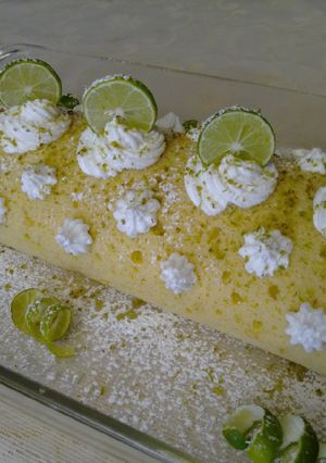 Una foto de Jelly roll de crema de limón